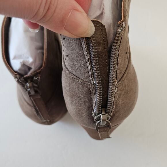 Violet & Red Jackson Lazer Cut Topline Bootie Taupe Women 9 Boho Western Neutral - Picture 7 of 9